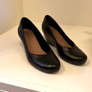 Clarks size 9 black wedges
